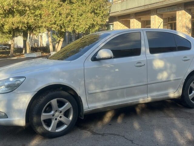 Белый Шкода Октавия, объемом двигателя 1.6 л и пробегом 186 тыс. км за 7700 $, фото 2 на Automoto.ua