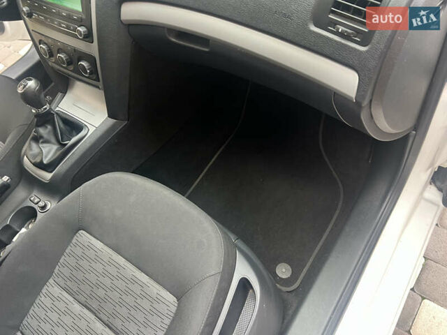 Білий Шкода Октавія, об'ємом двигуна 1.6 л та пробігом 313 тис. км за 7950 $, фото 41 на Automoto.ua