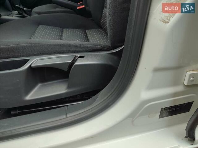 Білий Шкода Октавія, об'ємом двигуна 1.4 л та пробігом 211 тис. км за 7200 $, фото 15 на Automoto.ua