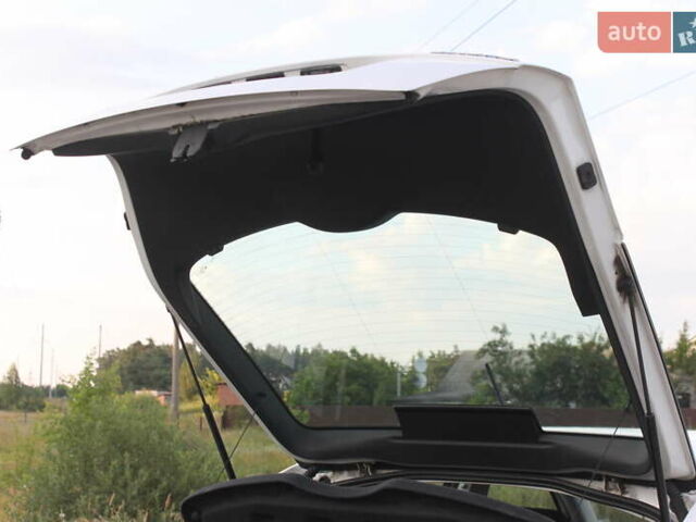 Белый Шкода Октавия, объемом двигателя 1.6 л и пробегом 170 тыс. км за 7450 $, фото 48 на Automoto.ua