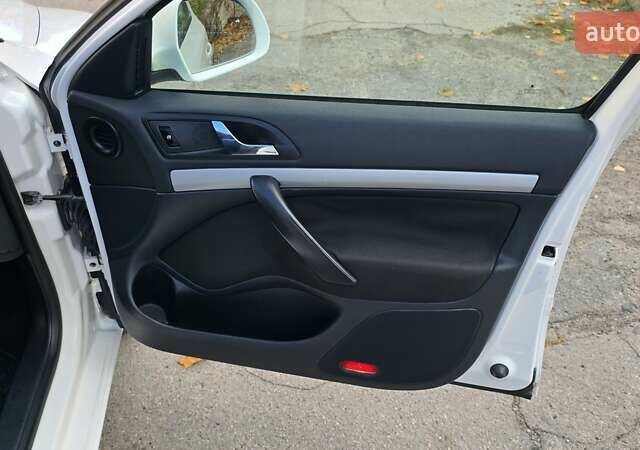 Білий Шкода Октавія, об'ємом двигуна 1.97 л та пробігом 180 тис. км за 8700 $, фото 9 на Automoto.ua
