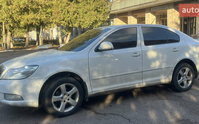 Белый Шкода Октавия, объемом двигателя 1.6 л и пробегом 186 тыс. км за 7700 $, фото 2 на Automoto.ua