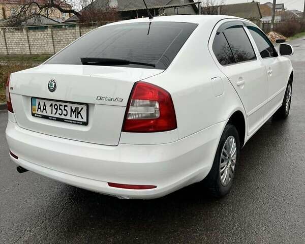 Белый Шкода Октавия, объемом двигателя 1.6 л и пробегом 272 тыс. км за 6800 $, фото 12 на Automoto.ua