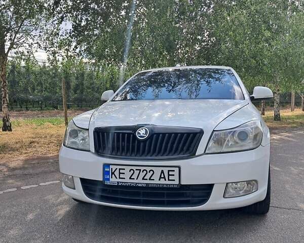 Белый Шкода Октавия, объемом двигателя 1.6 л и пробегом 281 тыс. км за 7500 $, фото 2 на Automoto.ua