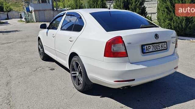 Шкода Октавия 2012 в Запорожье на Automoto.ua Белый Шкода Октавия, объемом двигателя 1.8 л и пробегом 240 тыс. км за 10800 $, фото 2 на Automoto.ua