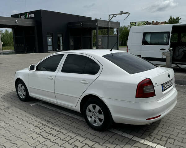 Белый Шкода Октавия, объемом двигателя 1.6 л и пробегом 243 тыс. км за 8500 $, фото 6 на Automoto.ua