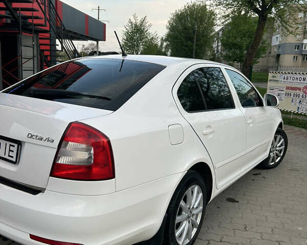 Білий Шкода Октавія, об'ємом двигуна 1.97 л та пробігом 236 тис. км за 8800 $, фото 4 на Automoto.ua
