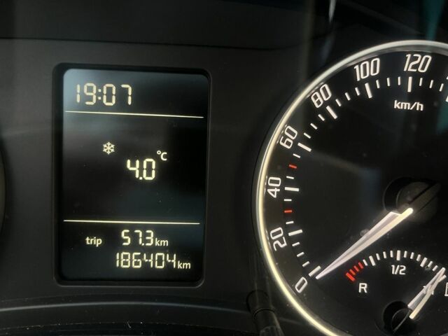 Белый Шкода Октавия, объемом двигателя 1.6 л и пробегом 186 тыс. км за 7700 $, фото 7 на Automoto.ua