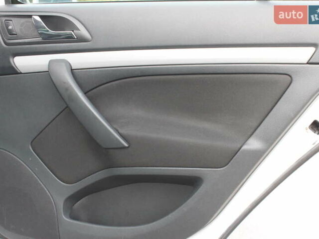 Белый Шкода Октавия, объемом двигателя 1.6 л и пробегом 170 тыс. км за 7450 $, фото 26 на Automoto.ua