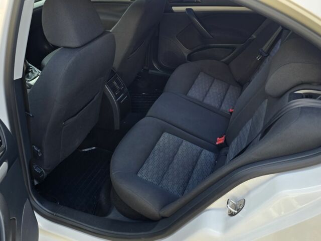 Белый Шкода Октавия, объемом двигателя 2 л и пробегом 180 тыс. км за 8700 $, фото 19 на Automoto.ua