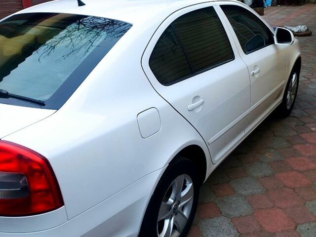 Белый Шкода Октавия, объемом двигателя 18 л и пробегом 112 тыс. км за 8500 $, фото 4 на Automoto.ua