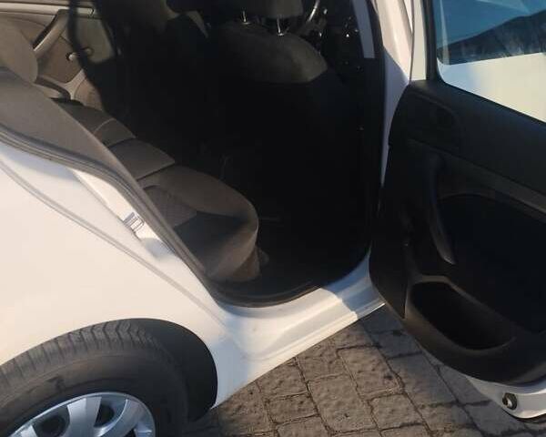 Белый Шкода Октавия, объемом двигателя 1.6 л и пробегом 219 тыс. км за 6900 $, фото 5 на Automoto.ua