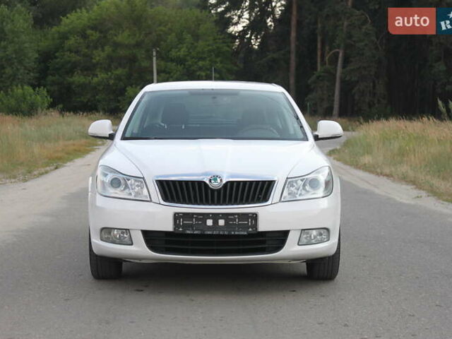 Белый Шкода Октавия, объемом двигателя 1.6 л и пробегом 170 тыс. км за 7450 $, фото 1 на Automoto.ua