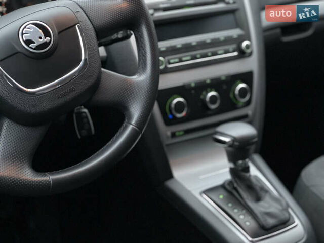 Белый Шкода Октавия, объемом двигателя 1.8 л и пробегом 188 тыс. км за 6500 $, фото 22 на Automoto.ua