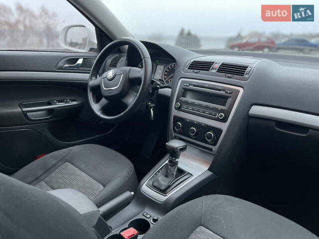 Белый Шкода Октавия, объемом двигателя 1.8 л и пробегом 188 тыс. км за 6500 $, фото 15 на Automoto.ua