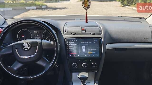 Шкода Октавия 2012 в Запорожье на Automoto.ua Белый Шкода Октавия, объемом двигателя 1.8 л и пробегом 240 тыс. км за 10800 $, фото 10 на Automoto.ua