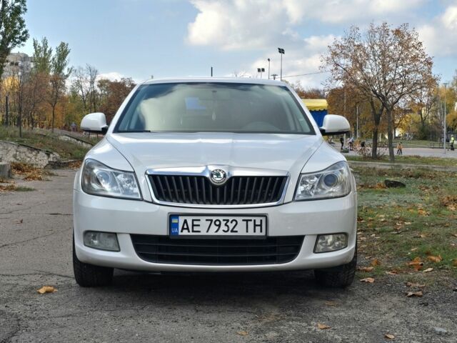 Белый Шкода Октавия, объемом двигателя 2 л и пробегом 180 тыс. км за 8700 $, фото 1 на Automoto.ua