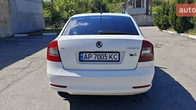 Шкода Октавия 2012 в Запорожье на Automoto.ua Белый Шкода Октавия, объемом двигателя 1.8 л и пробегом 240 тыс. км за 10800 $, фото 3 на Automoto.ua