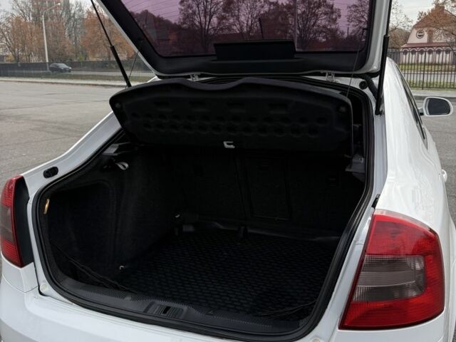 Білий Шкода Октавія, об'ємом двигуна 2 л та пробігом 202 тис. км за 11200 $, фото 19 на Automoto.ua