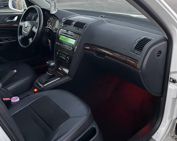 Шкода Октавия 2012 в Кропивницком (Кировограде) на Automoto.ua Белый Шкода Октавия, объемом двигателя 1.8 л и пробегом 222 тыс. км за 6700 $, фото 20 на Automoto.ua