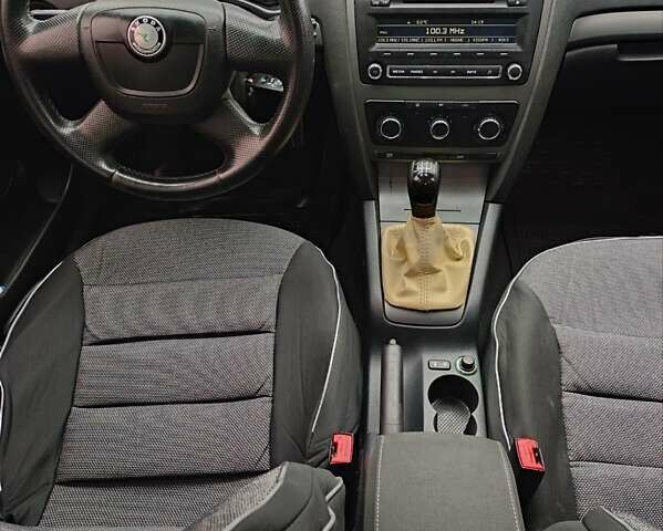 Белый Шкода Октавия, объемом двигателя 1.6 л и пробегом 286 тыс. км за 7500 $, фото 8 на Automoto.ua
