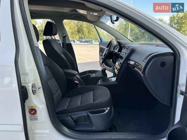 Білий Шкода Октавія, об'ємом двигуна 1.8 л та пробігом 199 тис. км за 7999 $, фото 29 на Automoto.ua