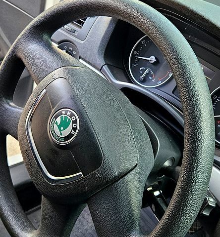 Белый Шкода Октавия, объемом двигателя 1.6 л и пробегом 83 тыс. км за 8700 $, фото 4 на Automoto.ua