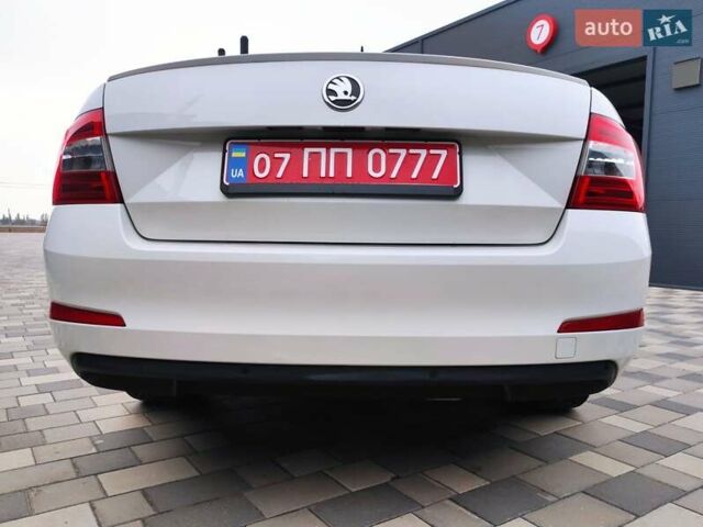 Шкода Октавия 2013 в Полтаве на Automoto.ua Белый Шкода Октавия, объемом двигателя 1.6 л и пробегом 255 тыс. км за 11750 $, фото 13 на Automoto.ua