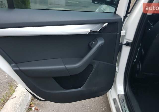 Білий Шкода Октавія, об'ємом двигуна 1.4 л та пробігом 193 тис. км за 11900 $, фото 18 на Automoto.ua