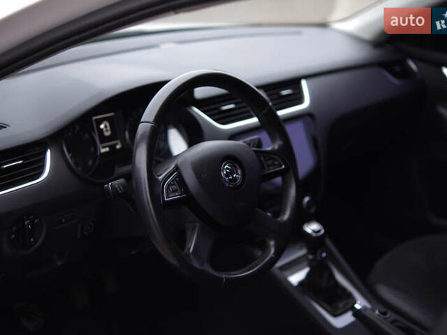 Белый Шкода Октавия, объемом двигателя 1.4 л и пробегом 254 тыс. км за 10500 $, фото 12 на Automoto.ua