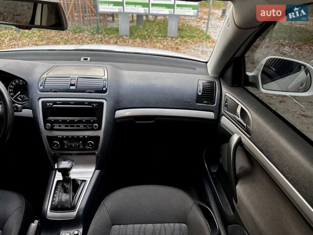 Белый Шкода Октавия, объемом двигателя 2 л и пробегом 223 тыс. км за 10700 $, фото 45 на Automoto.ua