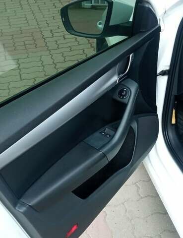 Білий Шкода Октавія, об'ємом двигуна 1.6 л та пробігом 267 тис. км за 8000 $, фото 5 на Automoto.ua