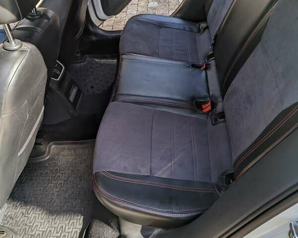 Белый Шкода Октавия, объемом двигателя 1.99 л и пробегом 136 тыс. км за 14000 $, фото 8 на Automoto.ua