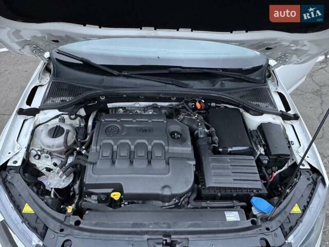 Білий Шкода Октавія, об'ємом двигуна 1.6 л та пробігом 227 тис. км за 10900 $, фото 7 на Automoto.ua