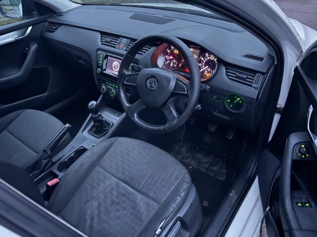 Белый Шкода Октавия, объемом двигателя 1.2 л и пробегом 122 тыс. км за 4300 $, фото 9 на Automoto.ua