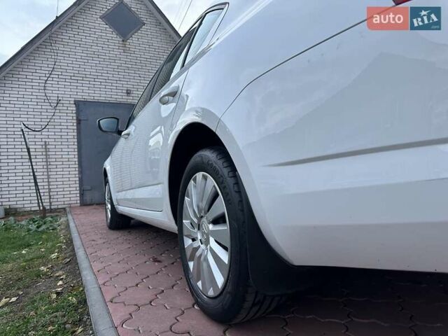 Белый Шкода Октавия, объемом двигателя 1.4 л и пробегом 72 тыс. км за 11999 $, фото 38 на Automoto.ua