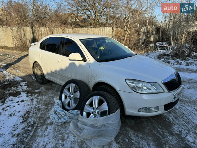 Білий Шкода Октавія, об'ємом двигуна 1.8 л та пробігом 165 тис. км за 10000 $, фото 1 на Automoto.ua