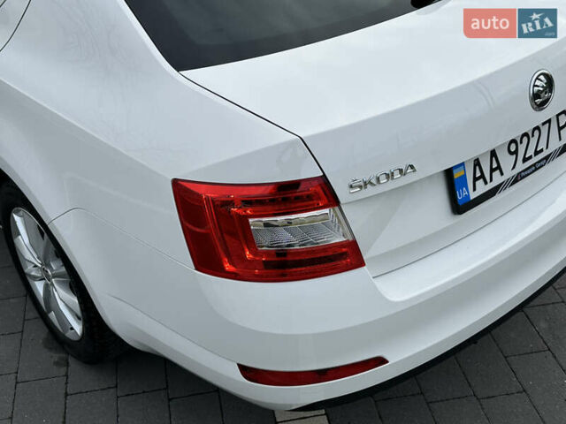 Белый Шкода Октавия, объемом двигателя 1.6 л и пробегом 227 тыс. км за 11800 $, фото 11 на Automoto.ua