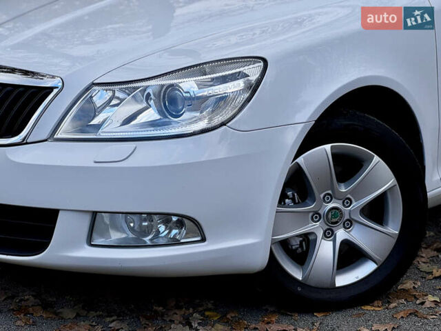 Белый Шкода Октавия, объемом двигателя 2 л и пробегом 223 тыс. км за 10600 $, фото 6 на Automoto.ua