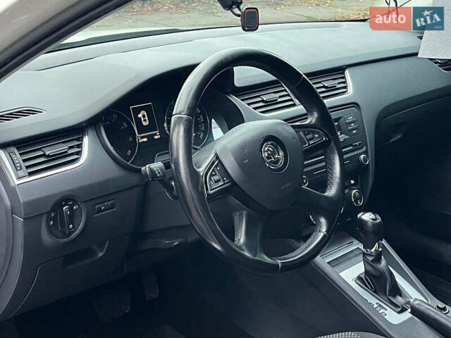 Білий Шкода Октавія, об'ємом двигуна 1.8 л та пробігом 217 тис. км за 9490 $, фото 12 на Automoto.ua