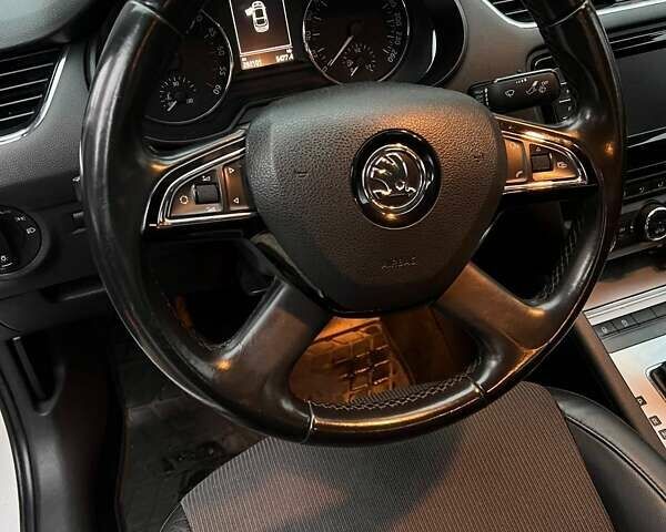 Белый Шкода Октавия, объемом двигателя 1.97 л и пробегом 282 тыс. км за 11000 $, фото 6 на Automoto.ua