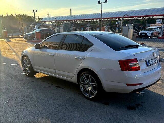 Білий Шкода Октавія, об'ємом двигуна 1.8 л та пробігом 255 тис. км за 11500 $, фото 7 на Automoto.ua