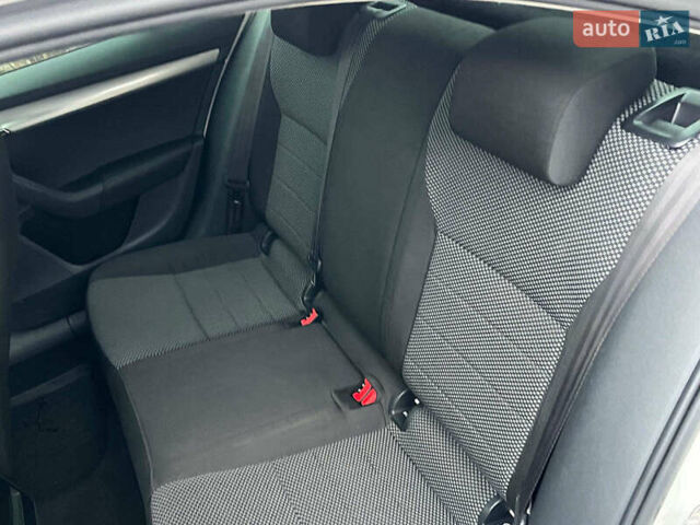 Білий Шкода Октавія, об'ємом двигуна 1.8 л та пробігом 217 тис. км за 9490 $, фото 10 на Automoto.ua