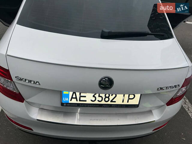 Белый Шкода Октавия, объемом двигателя 1.8 л и пробегом 217 тыс. км за 10000 $, фото 18 на Automoto.ua