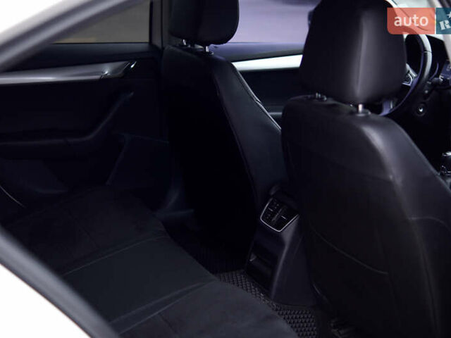 Белый Шкода Октавия, объемом двигателя 1.4 л и пробегом 254 тыс. км за 10500 $, фото 17 на Automoto.ua