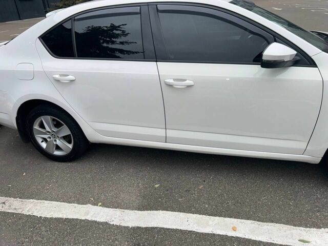 Белый Шкода Октавия, объемом двигателя 1.8 л и пробегом 217 тыс. км за 10000 $, фото 9 на Automoto.ua