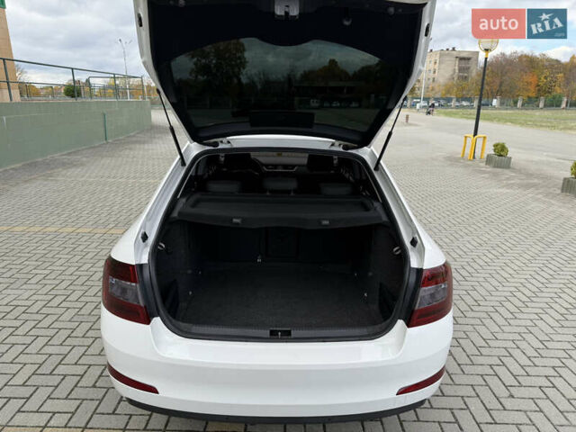 Шкода Октавия 2013 в Мукачеве на Automoto.ua Белый Шкода Октавия, объемом двигателя 1.6 л и пробегом 325 тыс. км за 10999 $, фото 25 на Automoto.ua