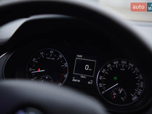 Белый Шкода Октавия, объемом двигателя 1.4 л и пробегом 254 тыс. км за 10500 $, фото 19 на Automoto.ua