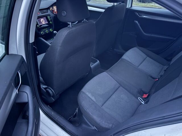 Белый Шкода Октавия, объемом двигателя 1.2 л и пробегом 122 тыс. км за 4300 $, фото 12 на Automoto.ua