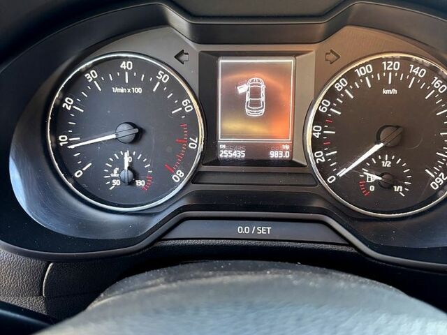 Білий Шкода Октавія, об'ємом двигуна 1.8 л та пробігом 255 тис. км за 11500 $, фото 6 на Automoto.ua